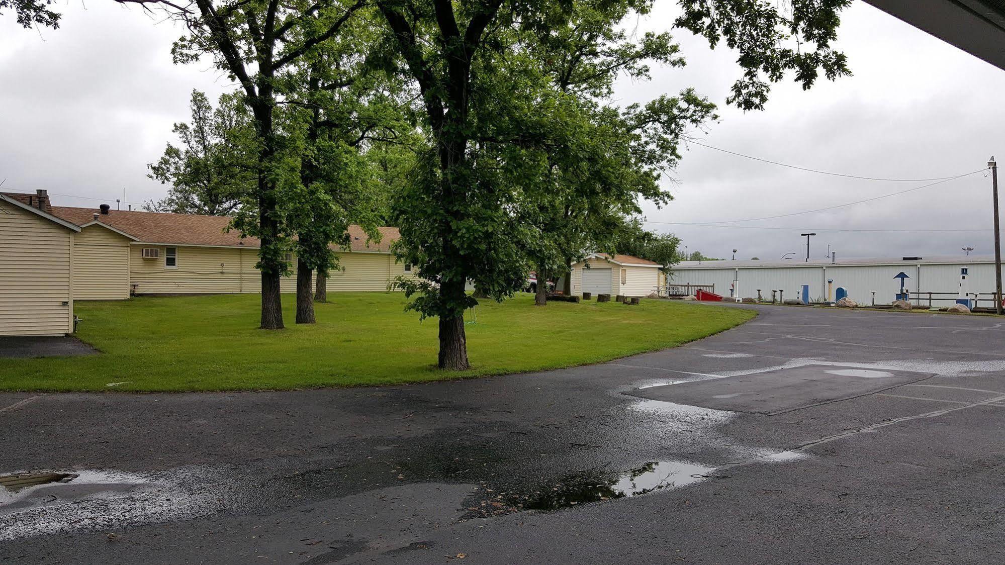 Budget Host Inn Detroit Lakes Ngoại thất bức ảnh